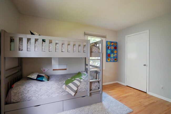 Building Photo - Charming West Side Single Family Home with Mid Century Modern feel