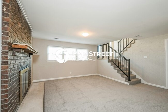 Building Photo - 2105 Wellington Dr