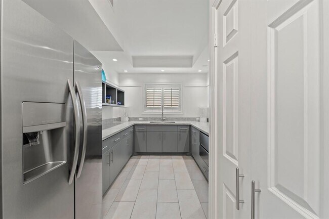 Building Photo - 651 Bering Dr
