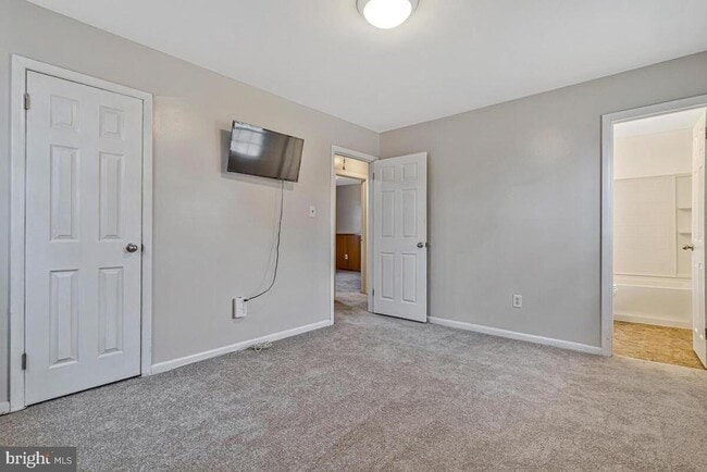 Building Photo - 6015 Cracklingtown Rd