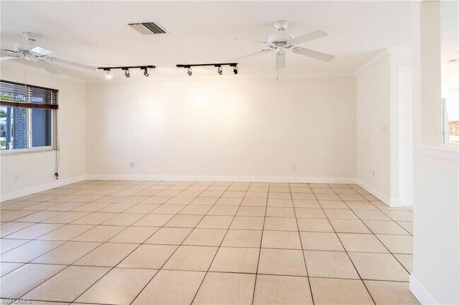 Building Photo - 4916 Viceroy St