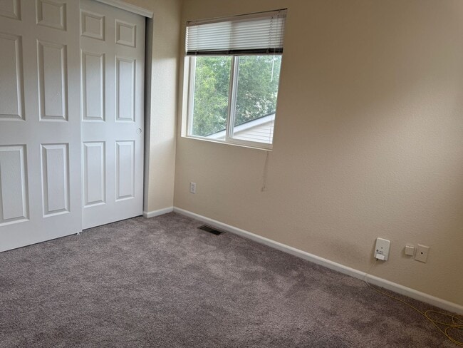 Building Photo - Great 4 bed 3 bath home Wolf Creek Neighbo...