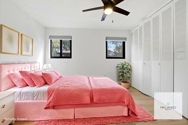 Building Photo - 3522 SW 25th St