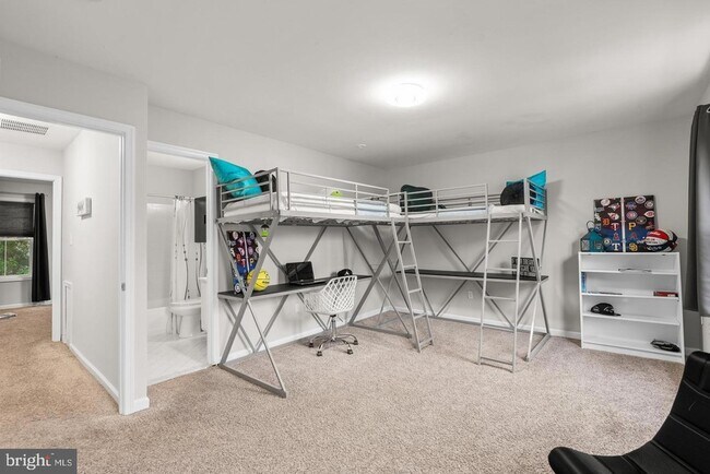 Building Photo - 18005 Sunset Lake Ct