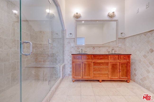 Building Photo - 12219 Darlington Ave