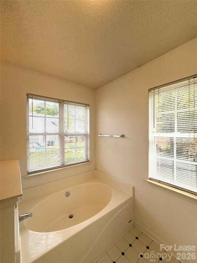 Building Photo - 10218 Ridgewell Ct