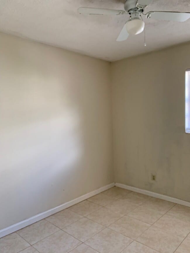 Building Photo - 4bed/2bath/2 car garage $1680/month deposit $2500