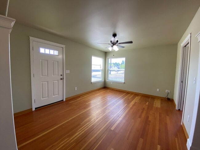 Building Photo - Beautifully Remodeled Springfield Cottage