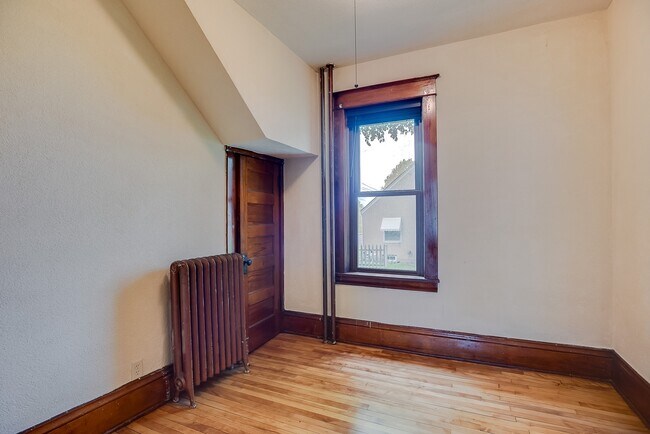 Building Photo - 1360 Dale St N