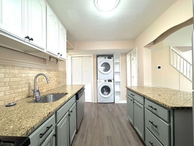 Building Photo - 5612 7th Rd S