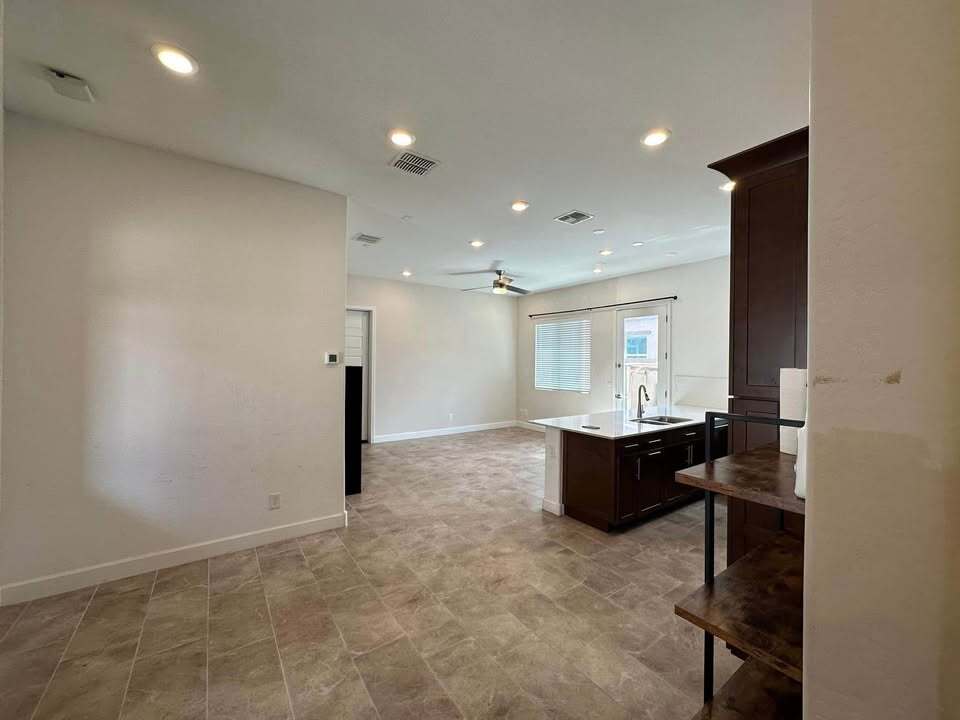 Building Photo - 6219 S 25th Pl