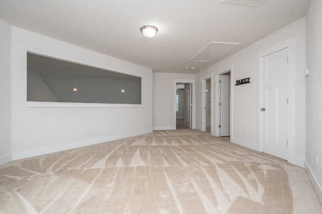 Building Photo - Modern 3BR/2.5BA Townhome with Main-Level Suite and Loft, located in a Prime Taylors Location!