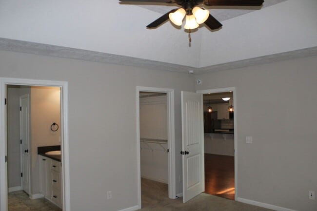 Building Photo - 7105 Summerton Dr