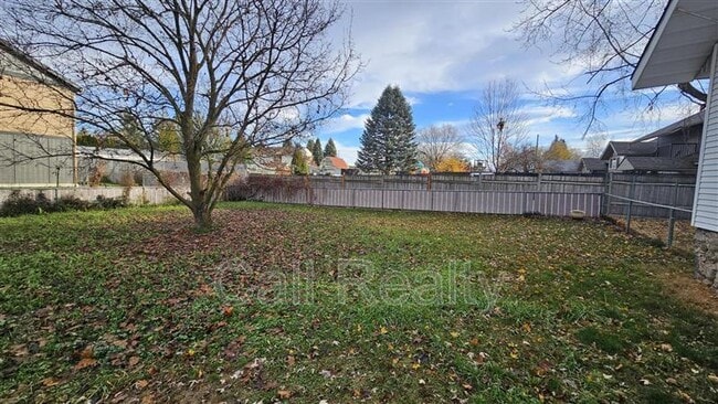 Building Photo - 12019 E Valleyway Ave