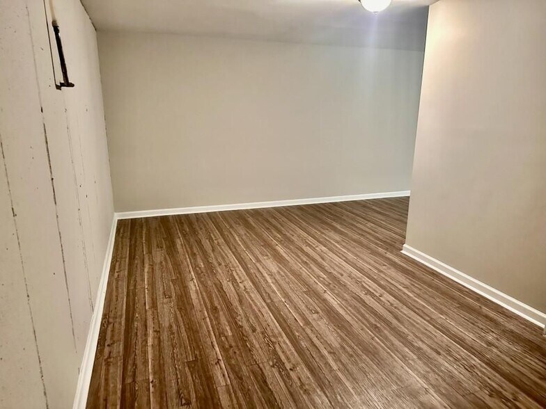 Building Photo - 2290 Fairways Ct