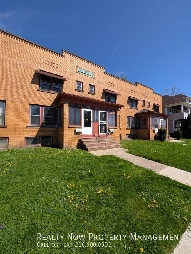 Building Photo - 1313 W 93rd St