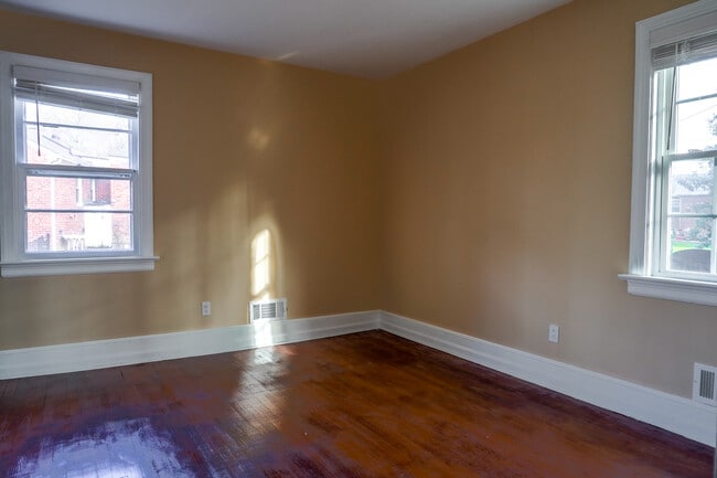 Building Photo - 8803 Turnbull Ave