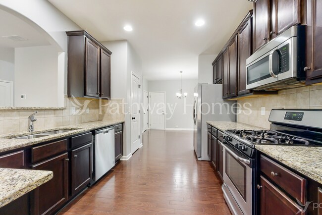 Building Photo - 3922 Lake Manor Way
