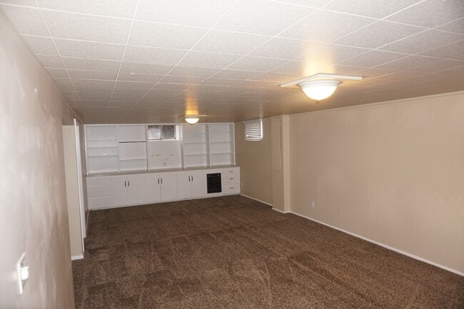 Building Photo - Bountiful 3 Bedroom 2 Bath Home