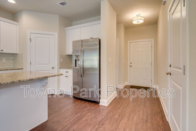 Building Photo - 1830 Butternut Dr