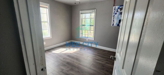Building Photo - 15369 Flud Rd