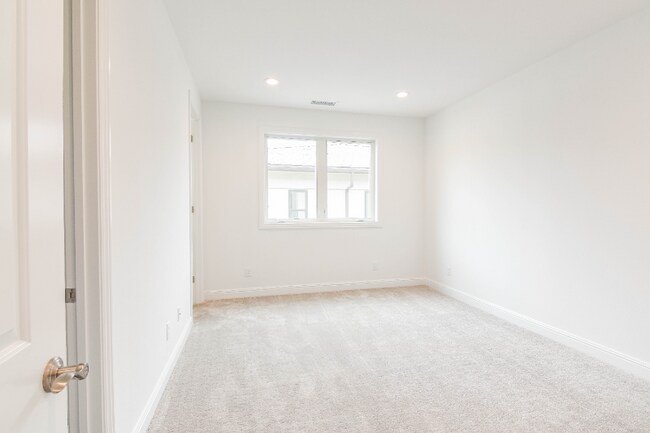 Building Photo - 20268 Albion Wy