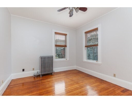 Building Photo - 33 Putnam Ave