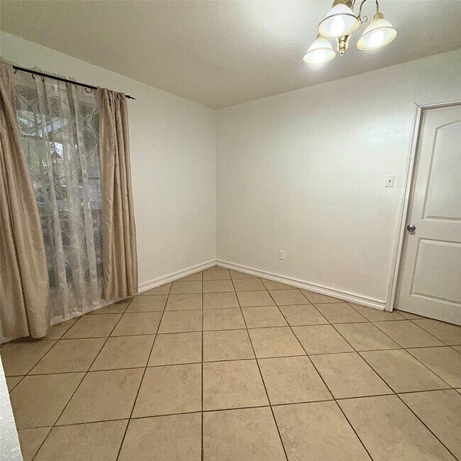 Building Photo - 6406 Tall Willow Dr