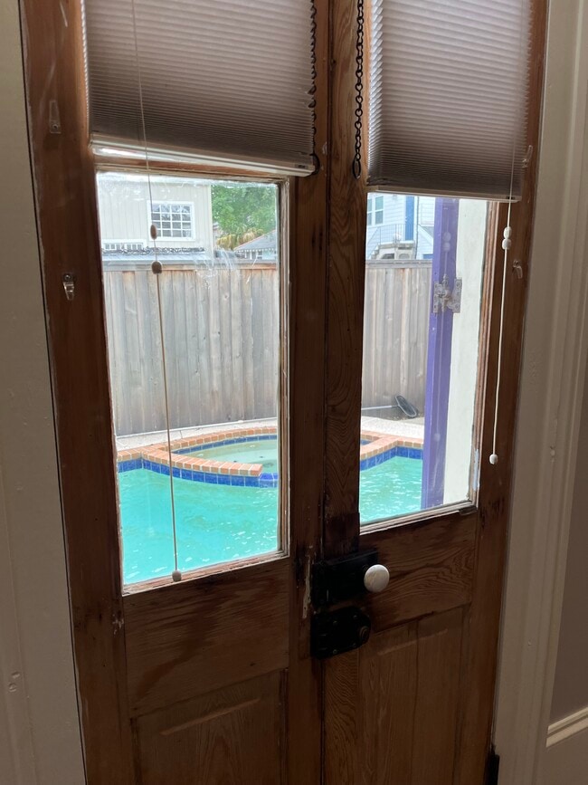 Building Photo - 218 N Alexander St