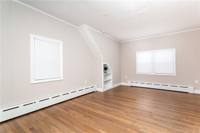 Building Photo - 1748 Stratfield Rd