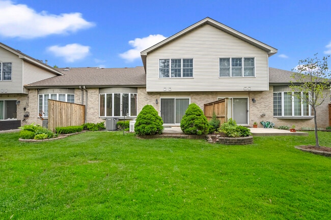 Building Photo - 1015 Claremont Dr