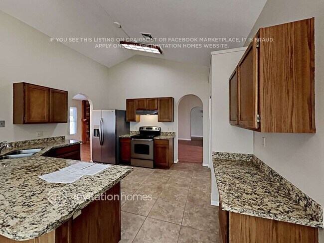 Building Photo - 668 E Manor Dr