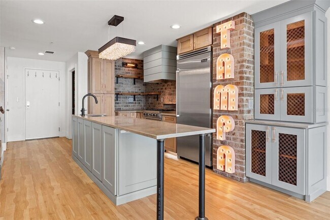 Building Photo - 1208 E Kennedy Blvd