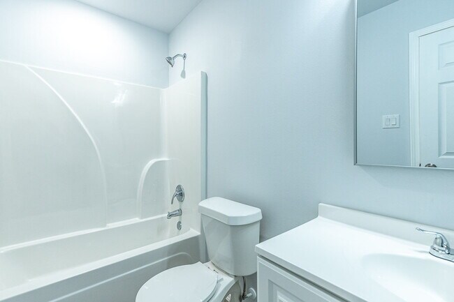 Building Photo - Half off First Full Month's Rent /Zero Deposit /Convenient to All Institutions of Higher Learning...