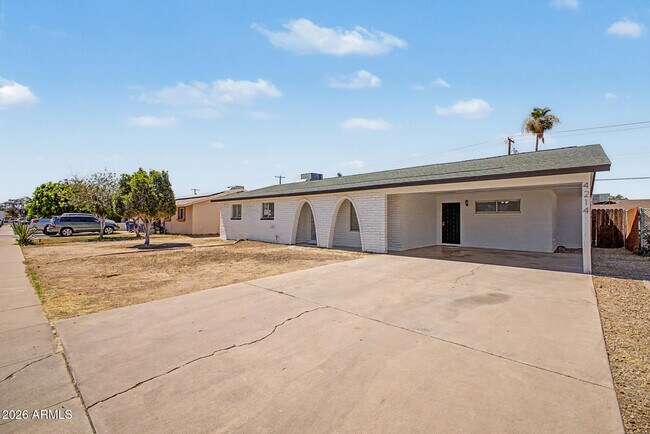 Building Photo - 4214 W Lewis Ave