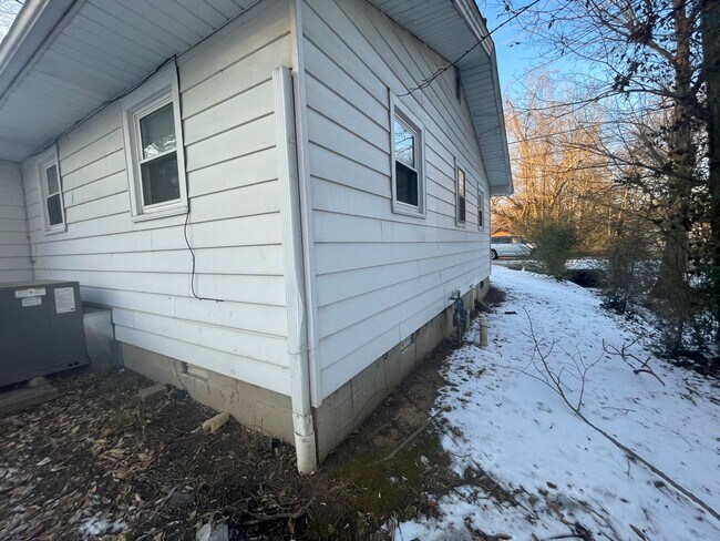 Building Photo - 3 Bedroom House Murray City Limits