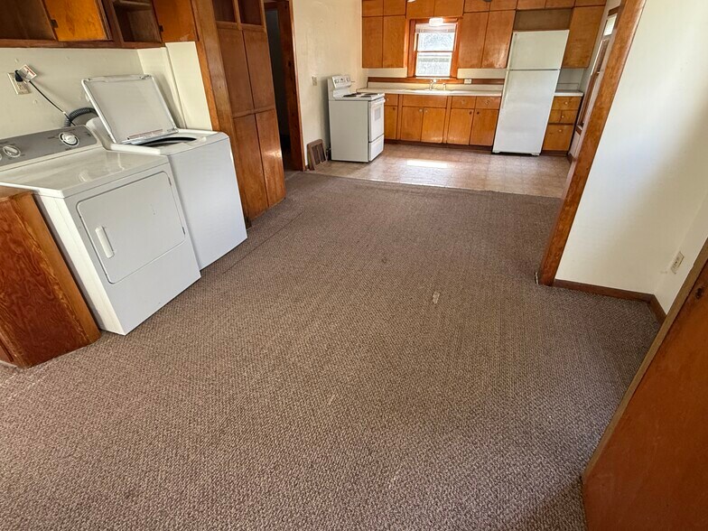 Building Photo - 1116 E Davenport St