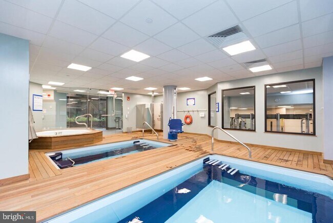 Building Photo - 1420 Locust St