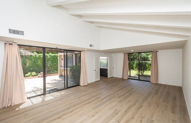 Building Photo - 478 Hartnell Pl
