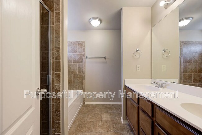 Building Photo - 615 W Shadow Ridge Way