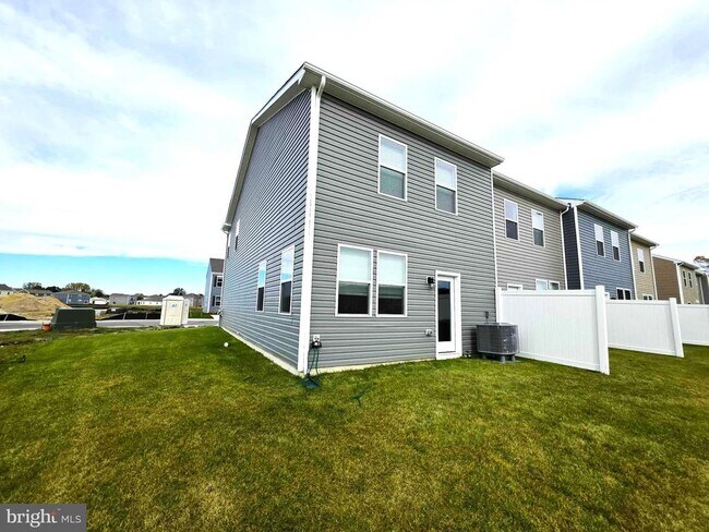 Building Photo - 1424 Sugarplum Ln