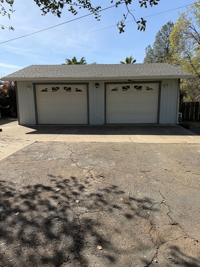 Building Photo - 3 bedroom home in Shasta Lake City - $500 MOVE-IN CREDIT!