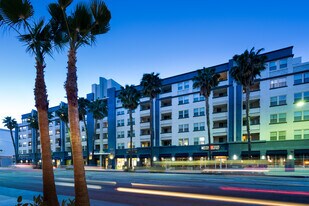 Building Photo - Avalon Wilshire
