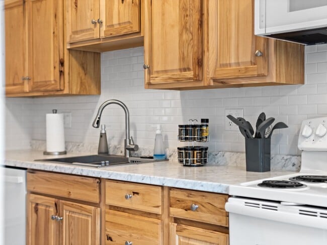 Building Photo - Charming Furnished 2BR Bungalow in Rockwood