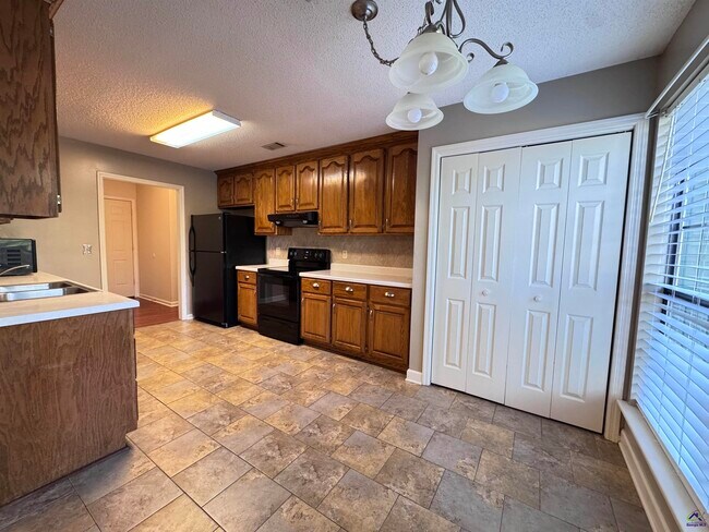 Building Photo - 125 Lenox Dr