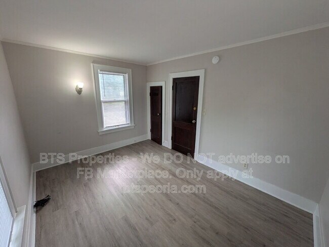 Building Photo - 1532 W Barker Ave