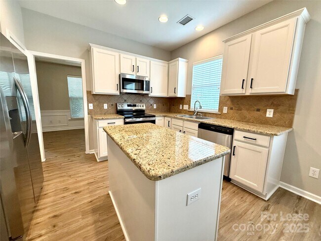 Building Photo - 2135 Ashley River Rd