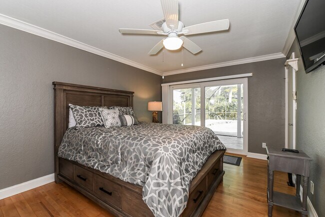 Building Photo - 4 Bed + Den and 3 Bath 2,093 Sq Ft Pet-Friendly