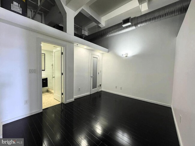 Building Photo - 726 Market St