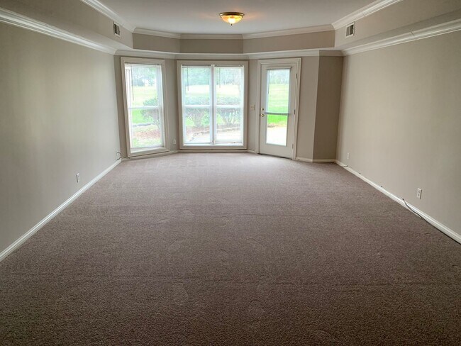 Building Photo - 5000 Square Feet on 7 Acres in Heart of Franklin